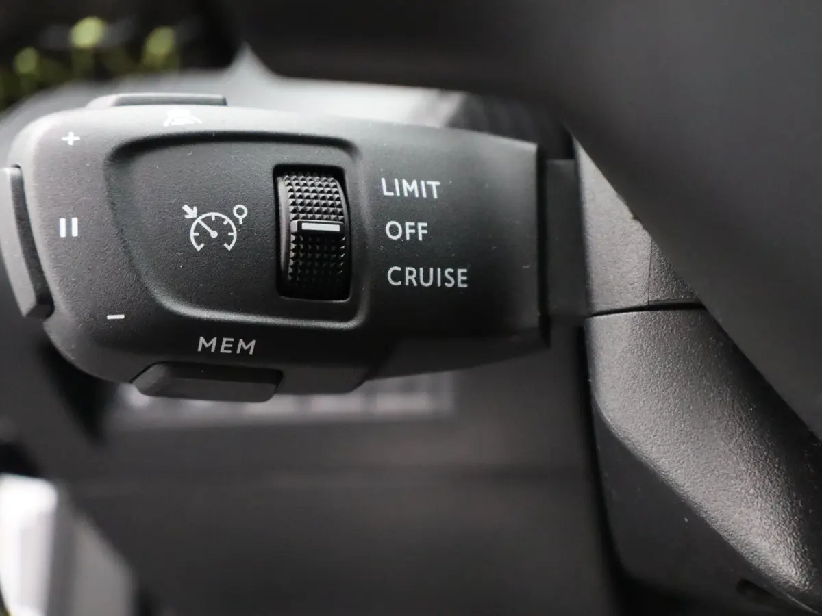 1.2 PureTech GT Pack | Automaat | Carplay | Camera | Pano dak | Alcantara | Keyless | PDC V+A | Navi |