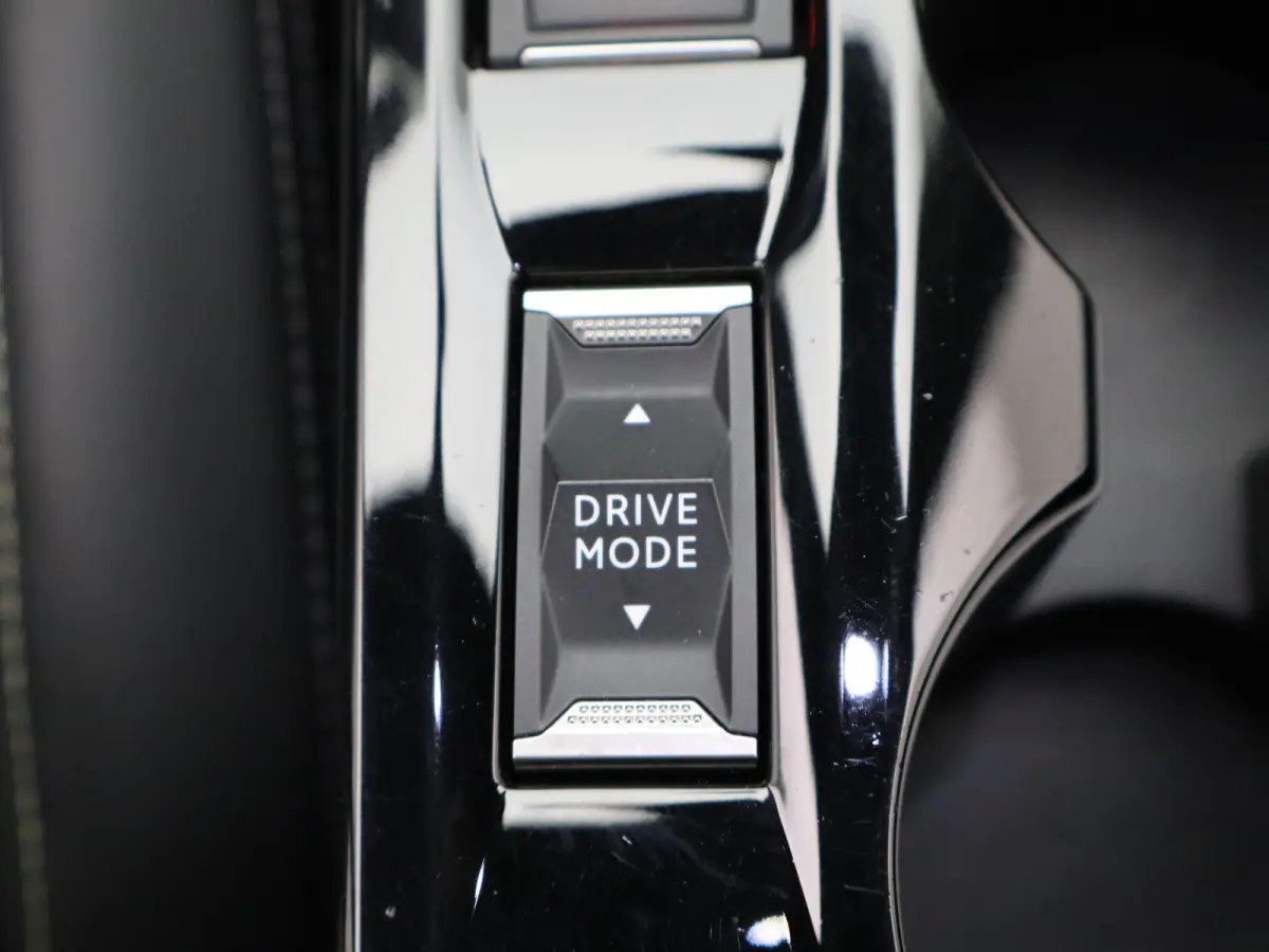1.2 PureTech GT Pack | Automaat | Carplay | Camera | Pano dak | Alcantara | Keyless | PDC V+A | Navi |