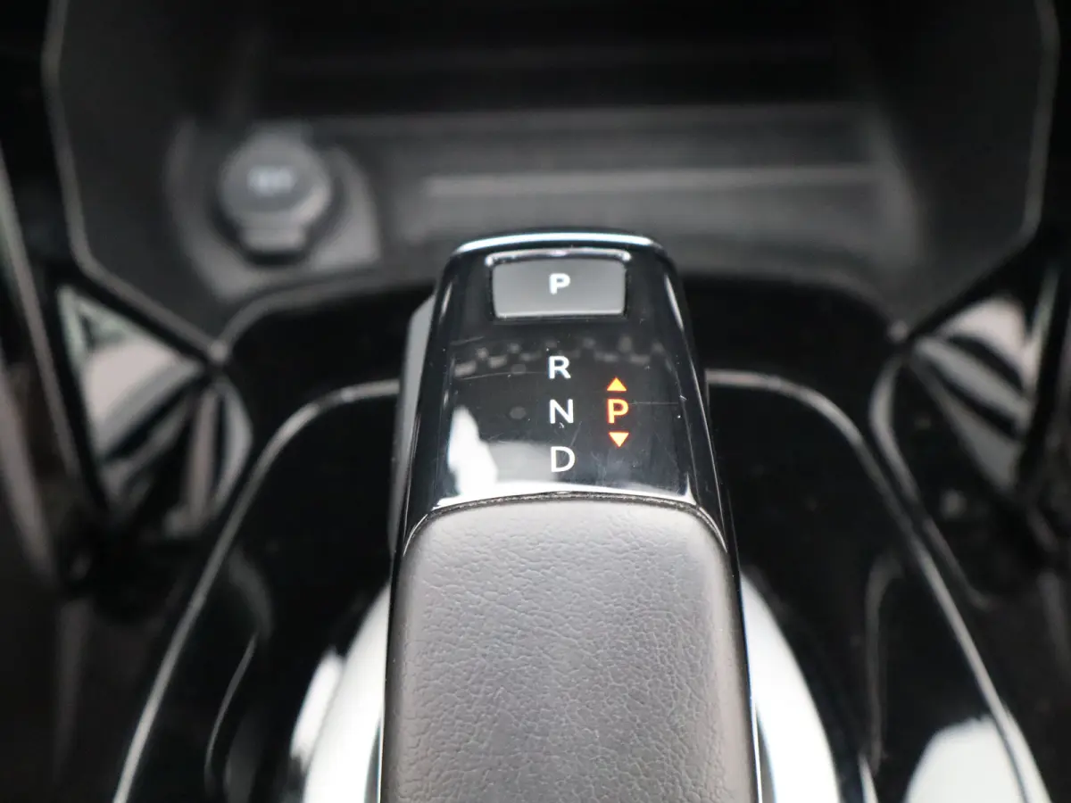 1.2 PureTech GT Pack | Automaat | Carplay | Camera | Pano dak | Alcantara | Keyless | PDC V+A | Navi |