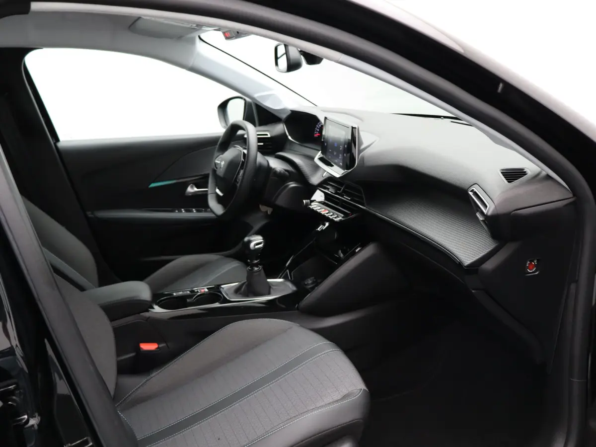 1.2 PureTech Allure Pack | Stoelverwarming | Camera | Parkeersensoren | Navigatie | Cruise Control | Apple Carplay/Android Auto | 16" Lichtmetalen Velgen
