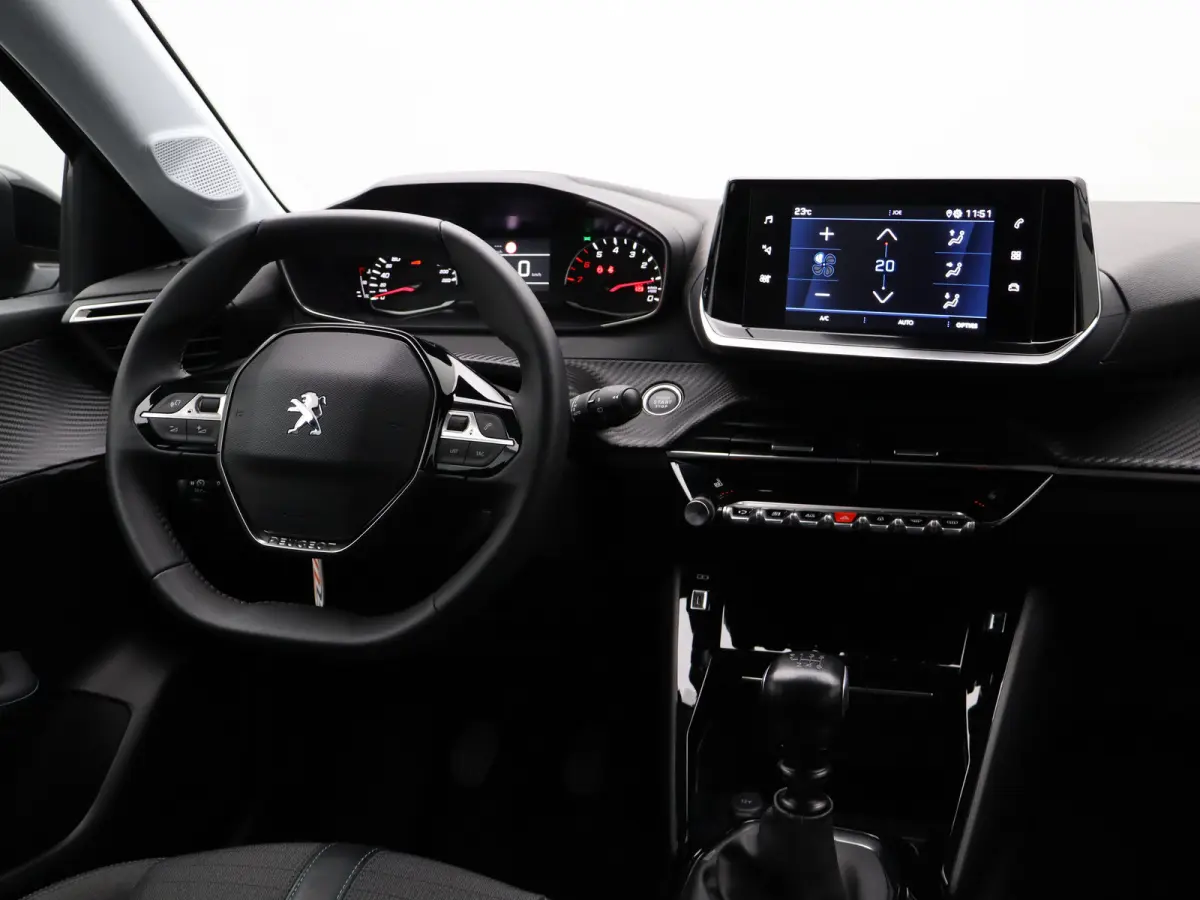 1.2 PureTech Allure Pack | Stoelverwarming | Camera | Parkeersensoren | Navigatie | Cruise Control | Apple Carplay/Android Auto | 16" Lichtmetalen Velgen