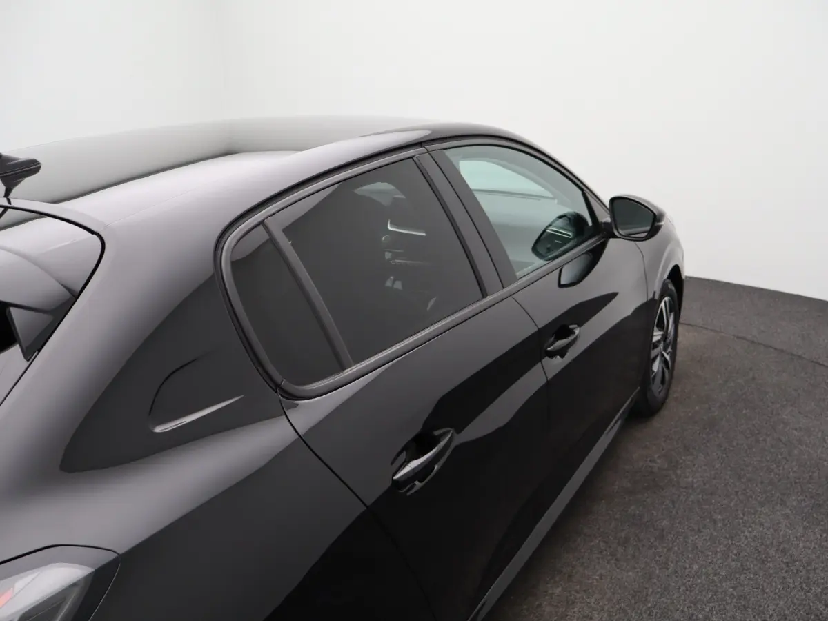 1.2 PureTech Allure Pack | Stoelverwarming | Camera | Parkeersensoren | Navigatie | Cruise Control | Apple Carplay/Android Auto | 16" Lichtmetalen Velgen