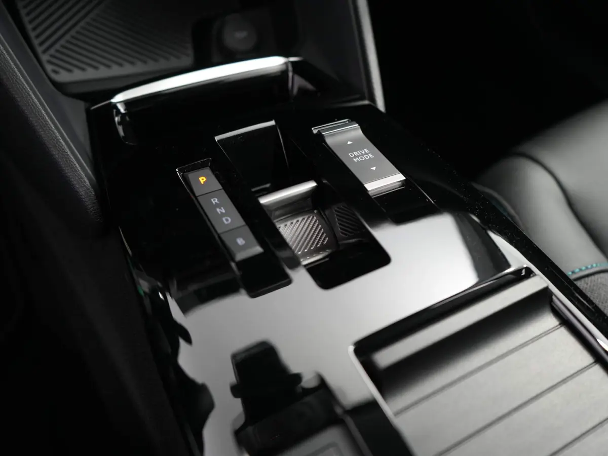 Plus 54 kWh | Carplay | Camera | Cruise | Clima | 18"LMV | Parkeersensoren |