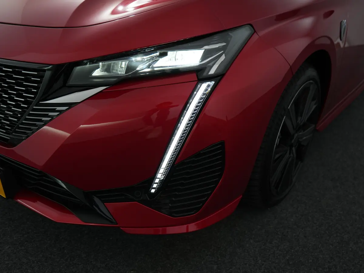 1.6 Plug-in Hybrid 180 GT | Automaat | Carplay | Pano dak | Adaptieve cruise | 360* Camera | Alcantara | Elek. bestuurderstoel | Focal Audio |