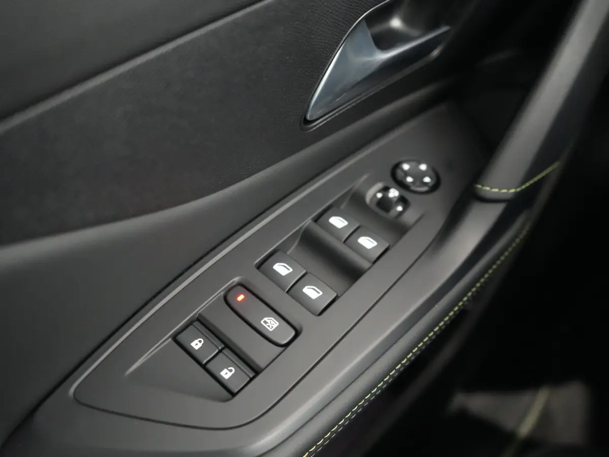 1.6 Plug-in Hybrid 180 GT | Automaat | Carplay | Pano dak | Adaptieve cruise | 360* Camera | Alcantara | Elek. bestuurderstoel | Focal Audio |