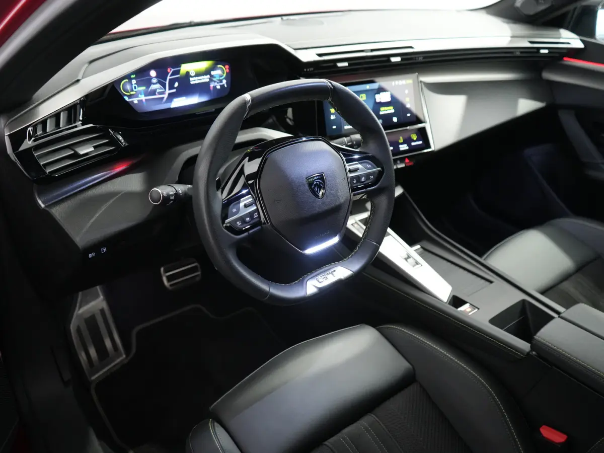 1.6 Plug-in Hybrid 180 GT | Automaat | Carplay | Pano dak | Adaptieve cruise | 360* Camera | Alcantara | Elek. bestuurderstoel | Focal Audio |