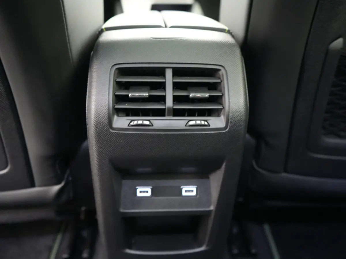 1.6 Plug-in Hybrid 180 GT | Automaat | Carplay | Pano dak | Adaptieve cruise | 360* Camera | Alcantara | Elek. bestuurderstoel | Focal Audio |