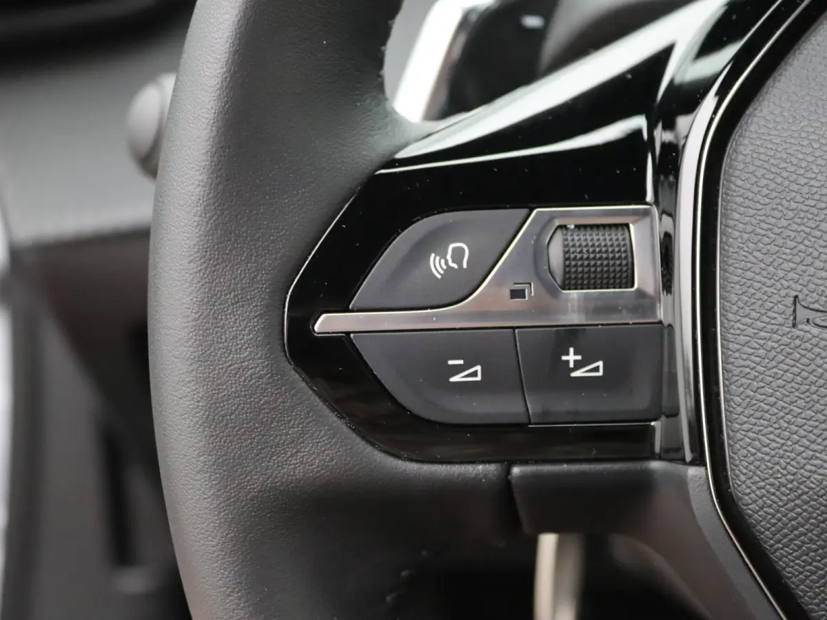 1.2 Hybrid 136 Allure | Automaat | Carplay | Cruise | Clima | PDC V+A |