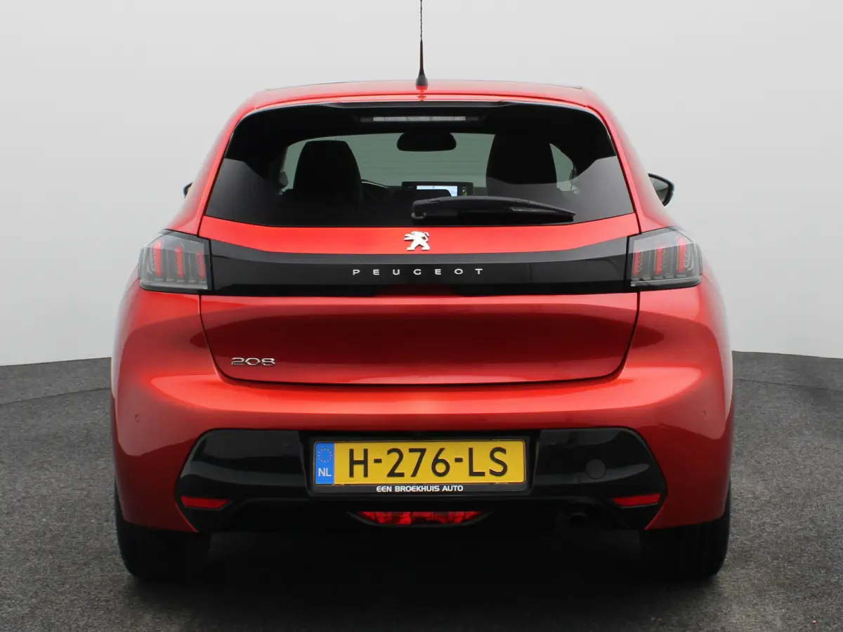 1.2 PureTech Allure | Panorama dak | Cruise | PDC V+A | Carplay | Navi | Camera |