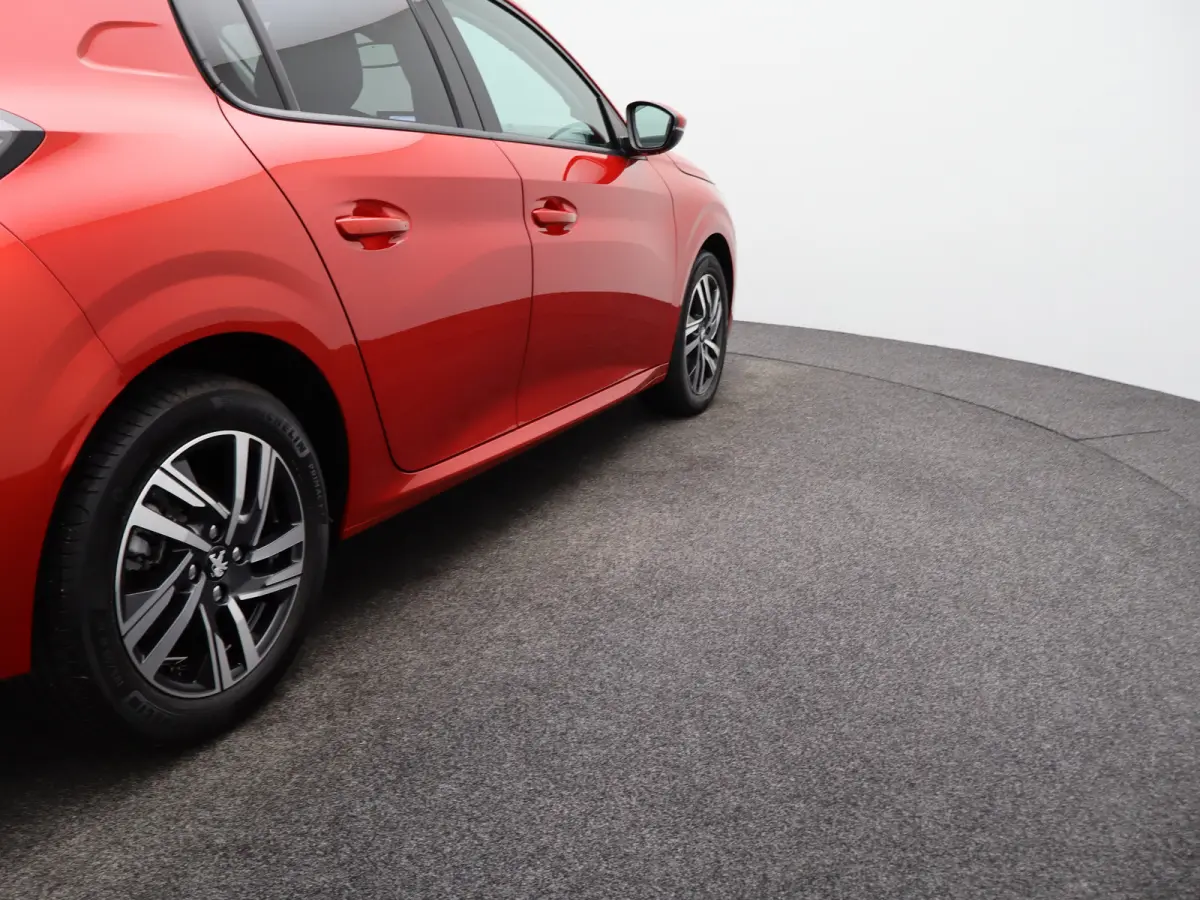 1.2 PureTech Allure | Panorama dak | Cruise | PDC V+A | Carplay | Navi | Camera |