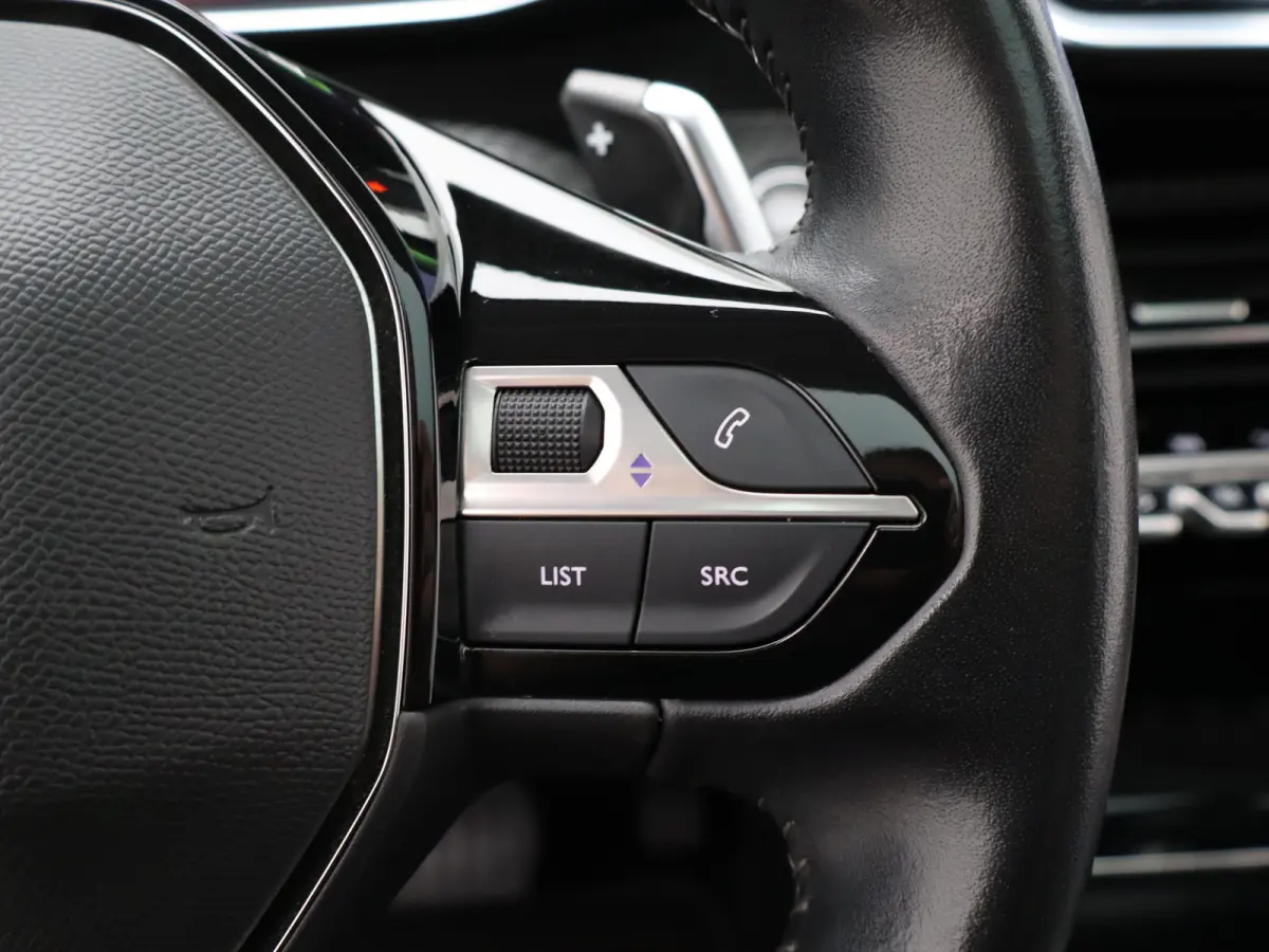 1.2 PureTech Allure | Panorama dak | Cruise | PDC V+A | Carplay | Navi | Camera |
