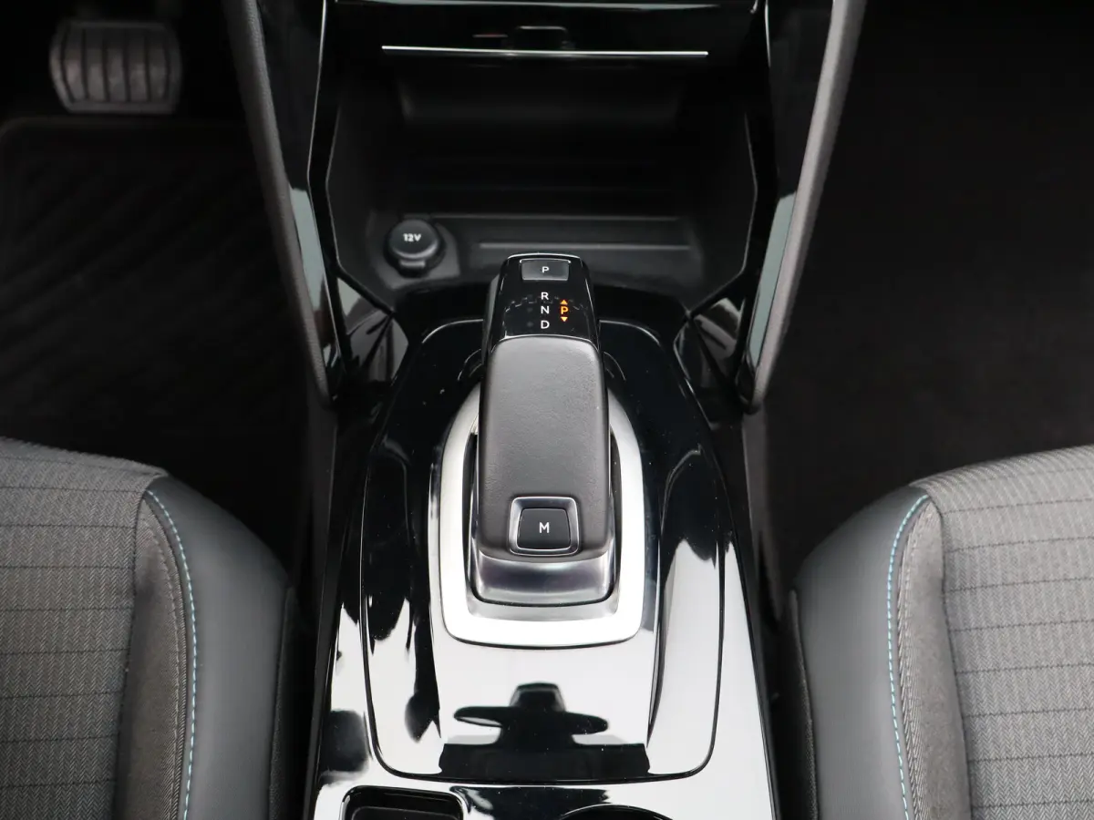 1.2 PureTech Allure | Panorama dak | Cruise | PDC V+A | Carplay | Navi | Camera |