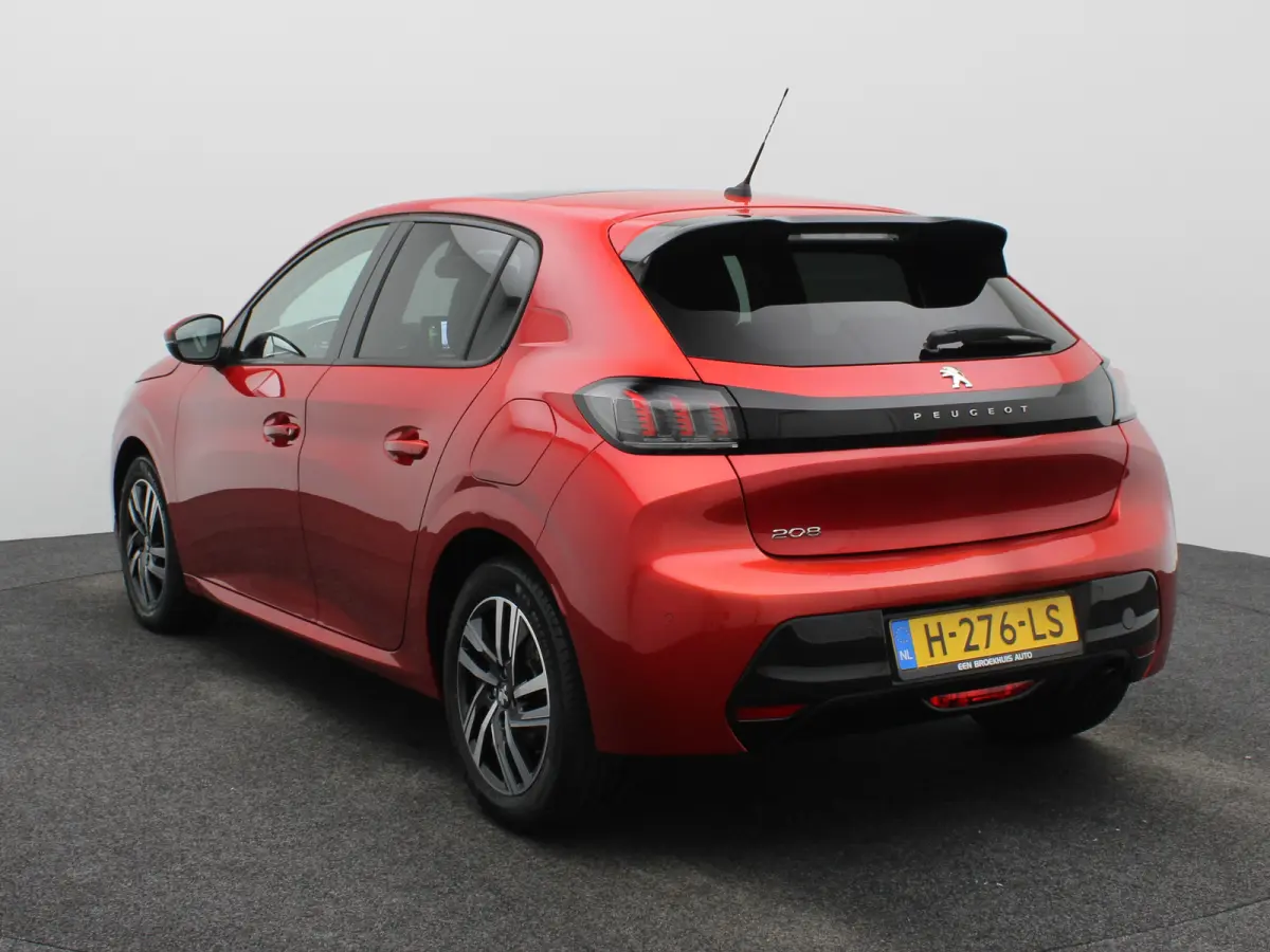 1.2 PureTech Allure | Panorama dak | Cruise | PDC V+A | Carplay | Navi | Camera |