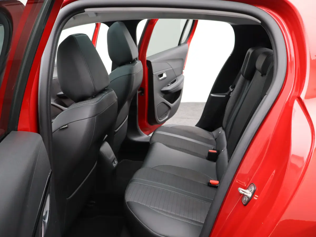 1.2 PureTech Allure | Panorama dak | Cruise | PDC V+A | Carplay | Navi | Camera |