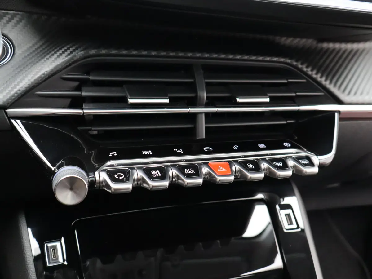 1.2 PureTech Allure | Panorama dak | Cruise | PDC V+A | Carplay | Navi | Camera |