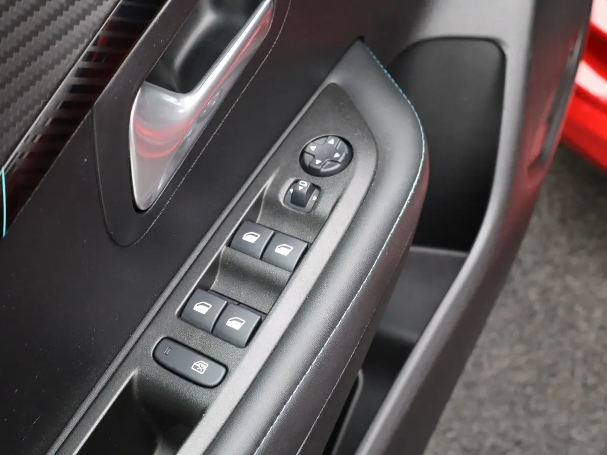 1.2 PureTech Allure | Panorama dak | Cruise | PDC V+A | Carplay | Navi | Camera |