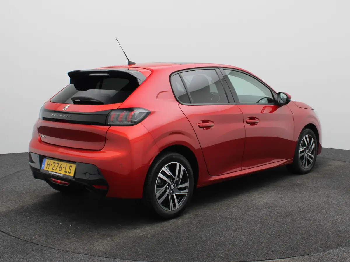 1.2 PureTech Allure | Panorama dak | Cruise | PDC V+A | Carplay | Navi | Camera |