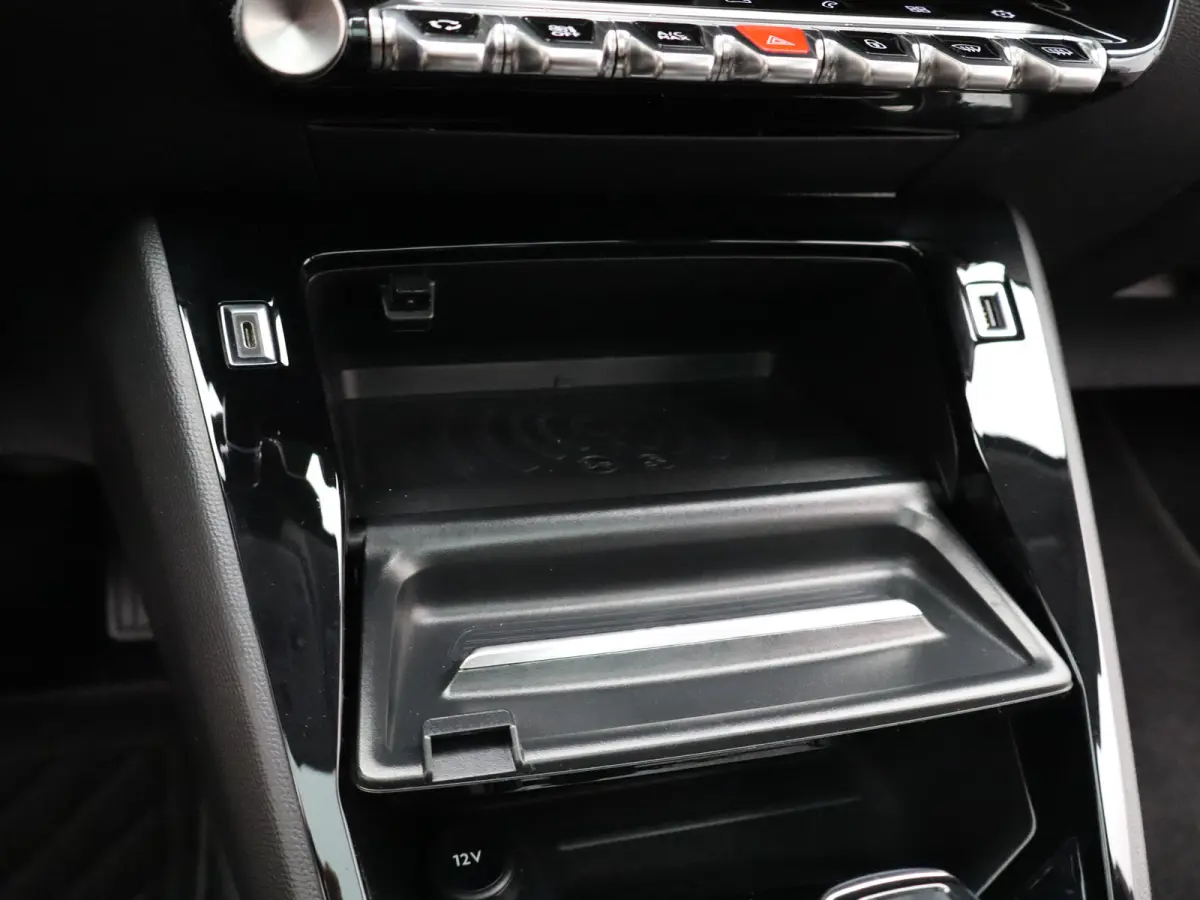 1.2 PureTech Allure | Panorama dak | Cruise | PDC V+A | Carplay | Navi | Camera |