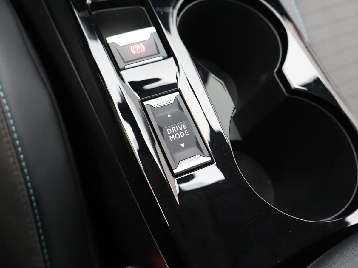 1.2 PureTech Allure | Panorama dak | Cruise | PDC V+A | Carplay | Navi | Camera |