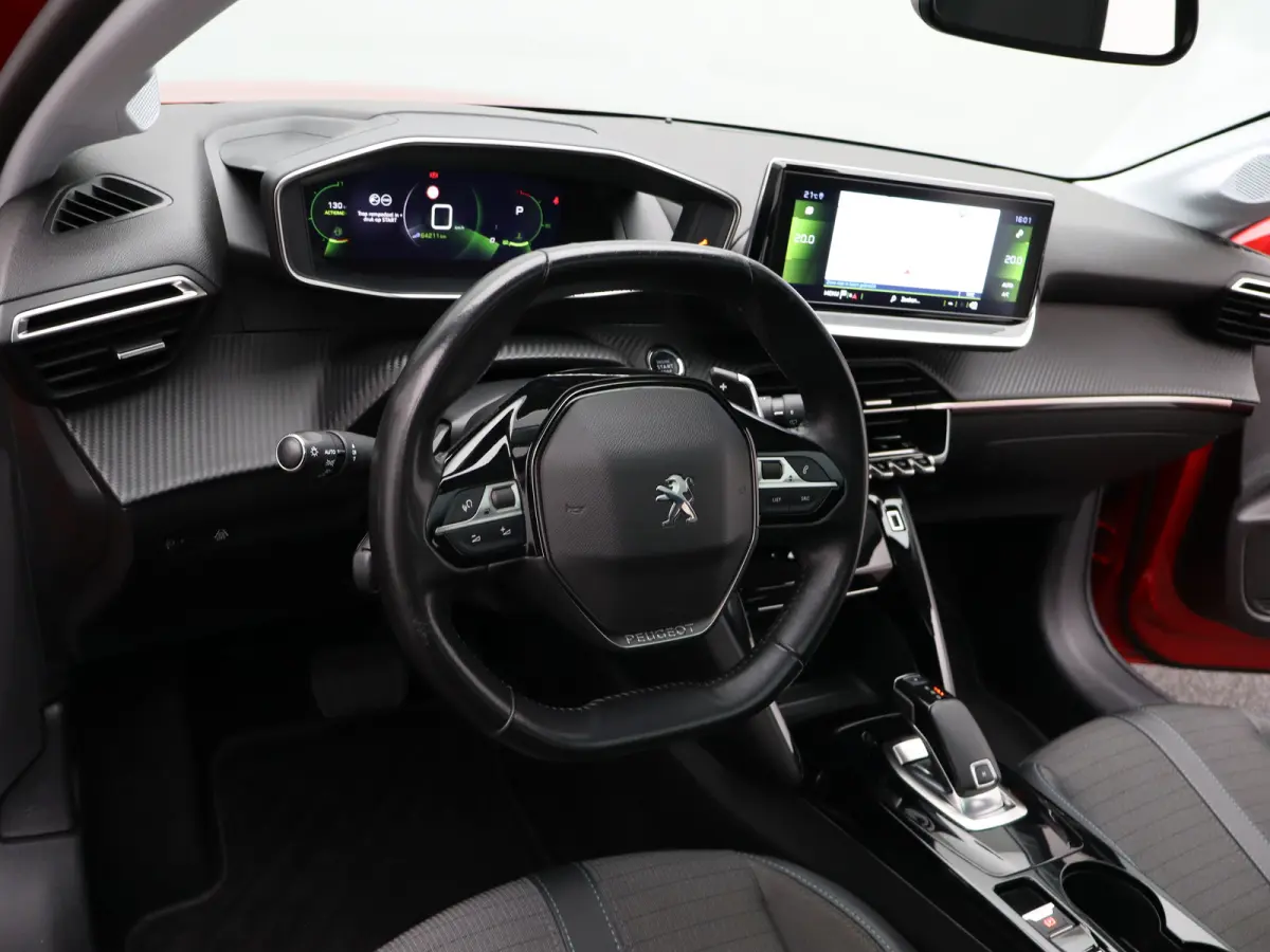 1.2 PureTech Allure | Panorama dak | Cruise | PDC V+A | Carplay | Navi | Camera |