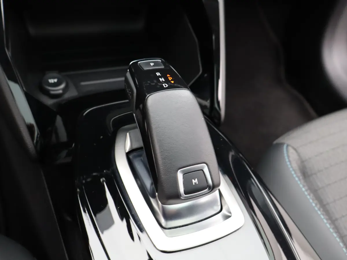 1.2 PureTech Allure | Panorama dak | Cruise | PDC V+A | Carplay | Navi | Camera |