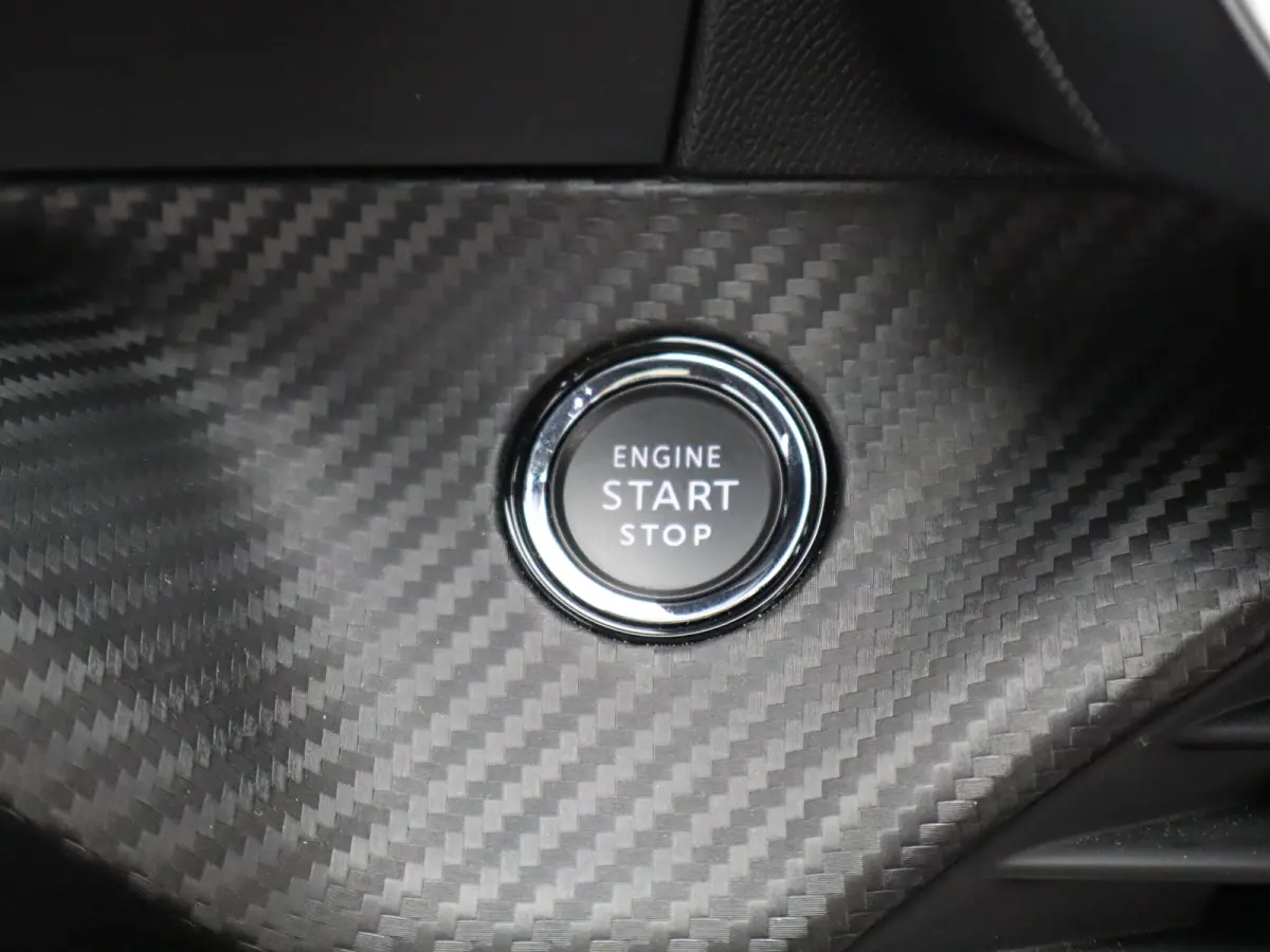 1.2 PureTech GT Pack 155 PK! | Panoramadak | Camera | Parkeersensoeren Voor en Achter | Alcantara Bekleding | Stoelverwarming | 18" Lichtmetalen Velgen | Adaptieve Cruise Control