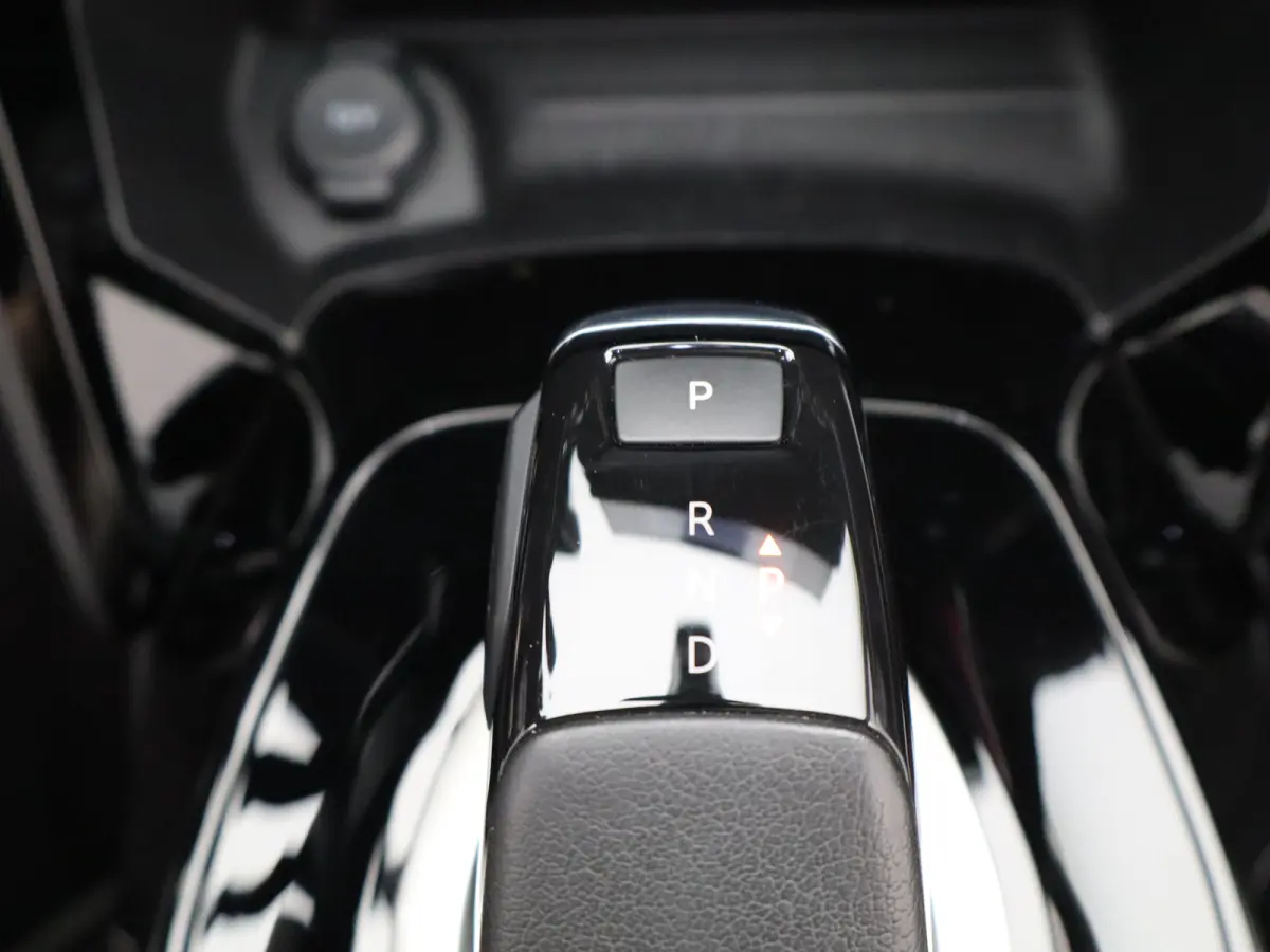 1.2 PureTech GT Pack 155 PK! | Panoramadak | Camera | Parkeersensoeren Voor en Achter | Alcantara Bekleding | Stoelverwarming | 18" Lichtmetalen Velgen | Adaptieve Cruise Control