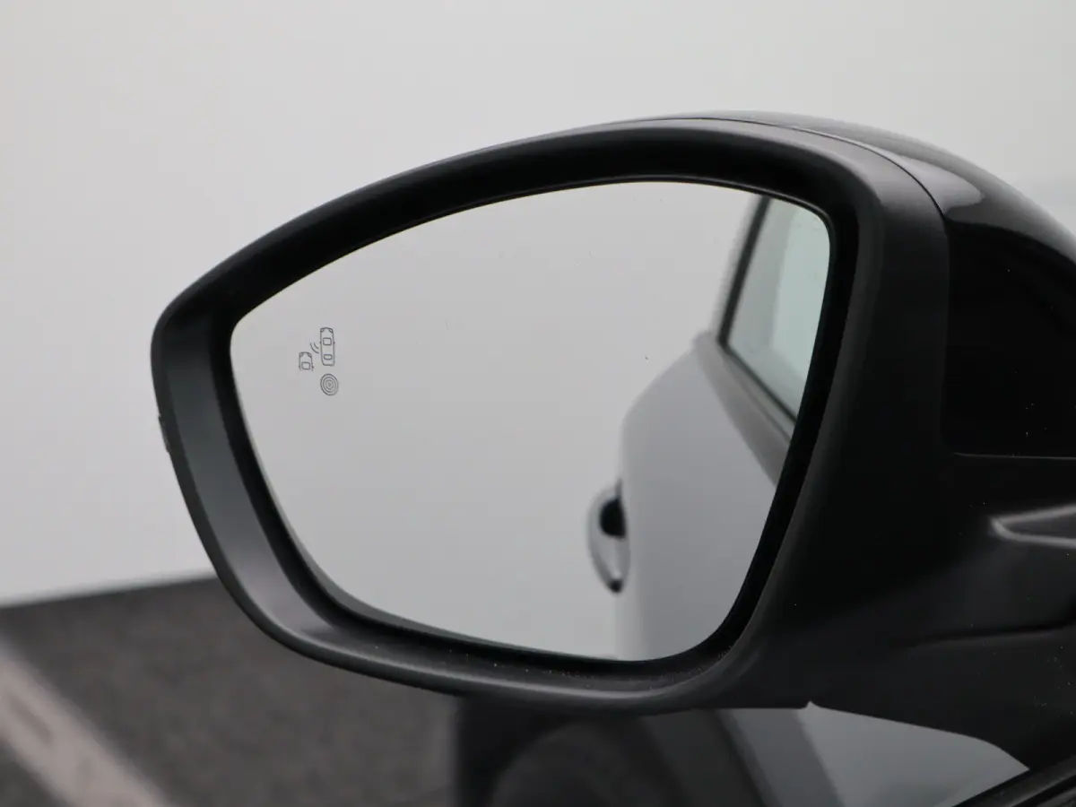 1.2 PureTech GT Pack 155 PK! | Panoramadak | Camera | Parkeersensoeren Voor en Achter | Alcantara Bekleding | Stoelverwarming | 18" Lichtmetalen Velgen | Adaptieve Cruise Control