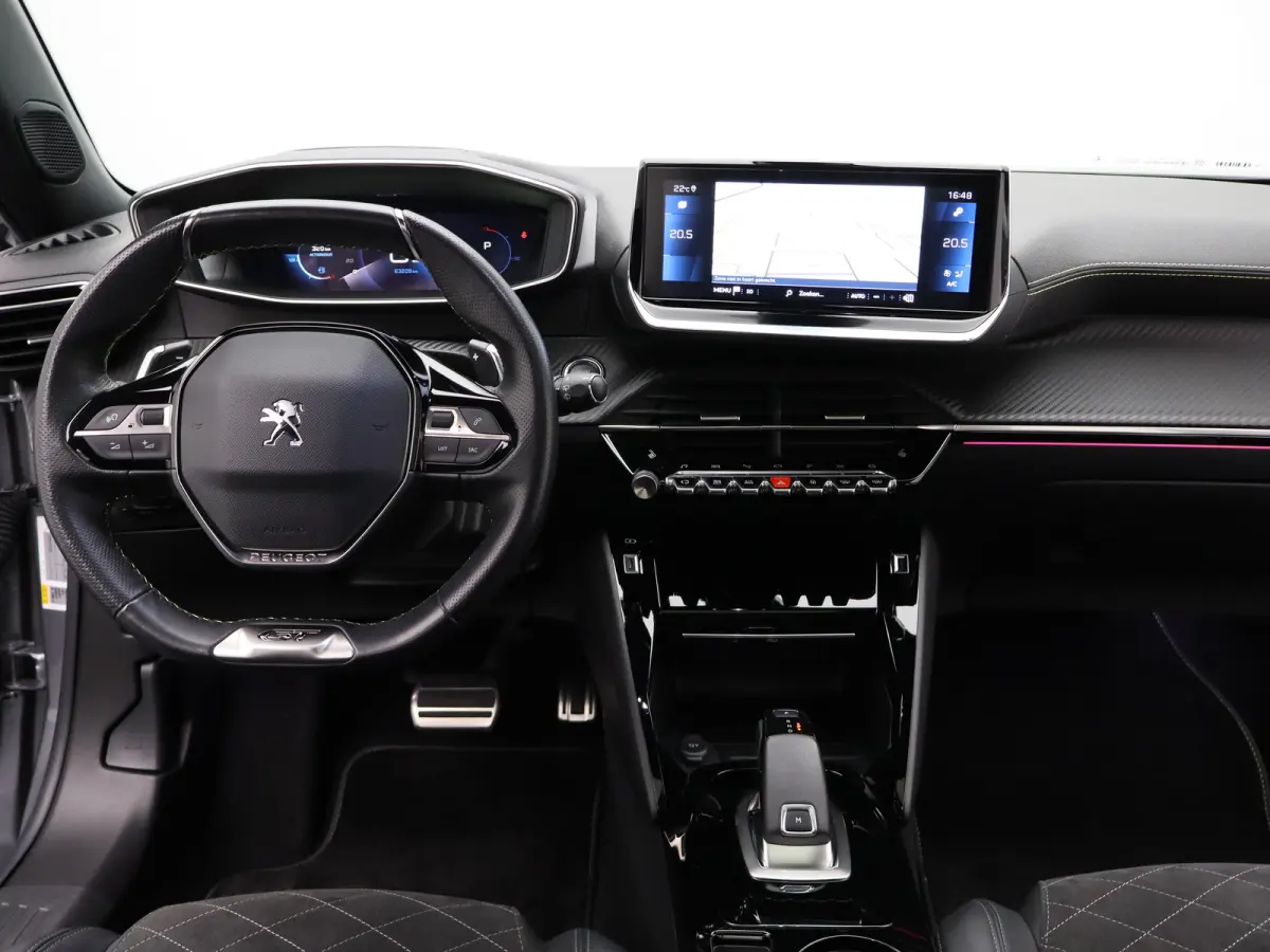 1.2 PureTech GT Pack 155 PK! | Panoramadak | Camera | Parkeersensoeren Voor en Achter | Alcantara Bekleding | Stoelverwarming | 18" Lichtmetalen Velgen | Adaptieve Cruise Control