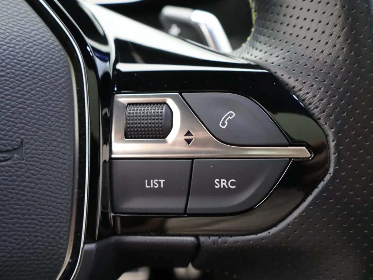 1.2 PureTech GT Pack 155 PK! | Panoramadak | Camera | Parkeersensoeren Voor en Achter | Alcantara Bekleding | Stoelverwarming | 18" Lichtmetalen Velgen | Adaptieve Cruise Control