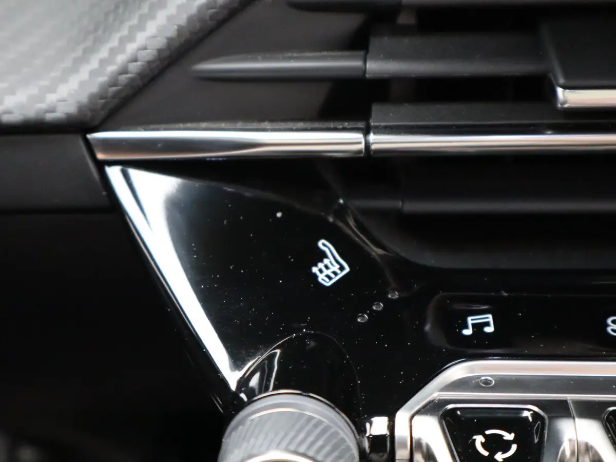 1.2 PureTech GT Pack 155 PK! | Panoramadak | Camera | Parkeersensoeren Voor en Achter | Alcantara Bekleding | Stoelverwarming | 18" Lichtmetalen Velgen | Adaptieve Cruise Control