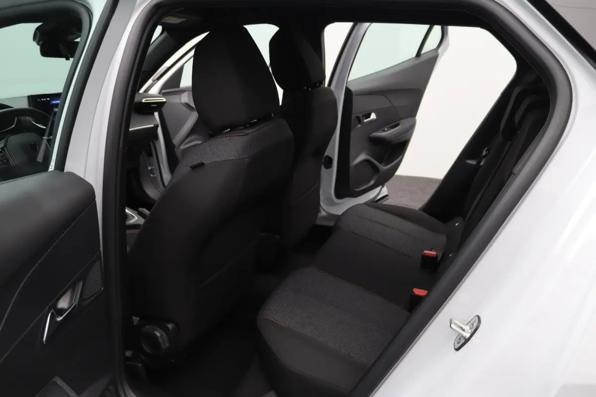 € 4.275,- Voorraad Voordeel | 1.2 PureTech 100 Style | Apple Carplay/Android Auto|telefoonintegratie premium | LED achterlichten | LED dagrijverlichting
