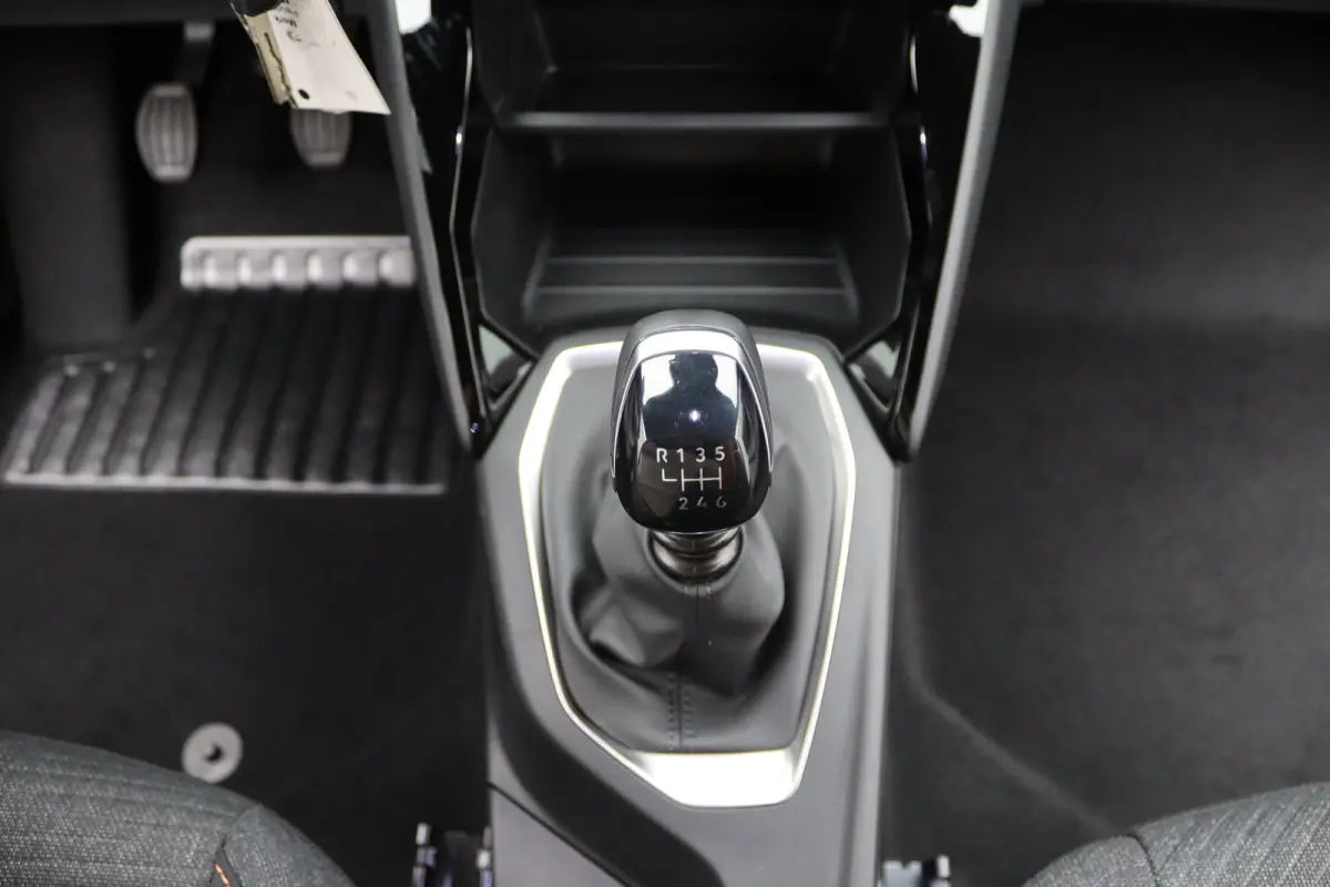 € 4.275,- Voorraad Voordeel | 1.2 PureTech 100 Style | Apple Carplay/Android Auto|telefoonintegratie premium | LED achterlichten | LED dagrijverlichting