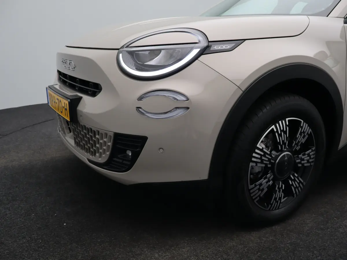 1.2 Hybrid Urban | Automaat | 17" LMV | PDC V+A | Camera | Clima | Stoelverwarming |