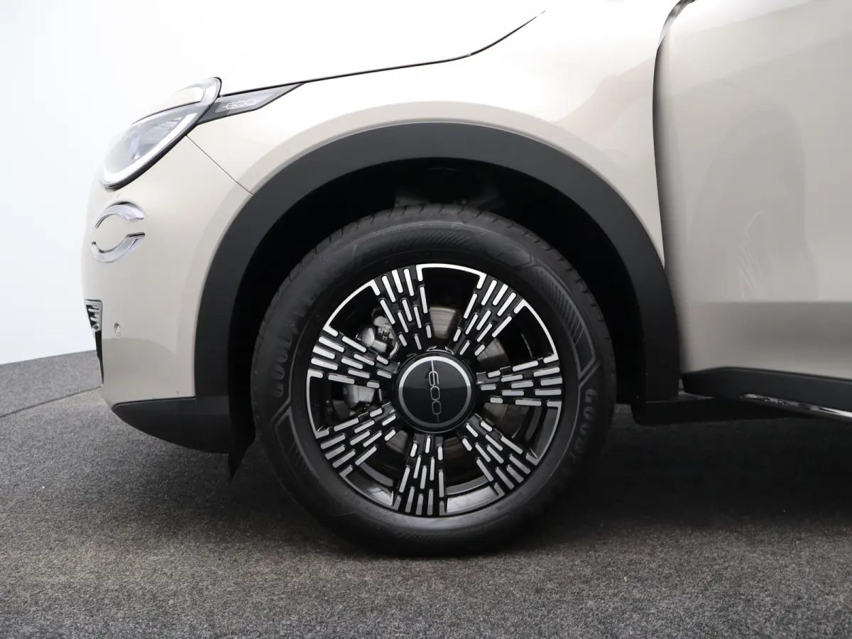1.2 Hybrid Urban | Automaat | 17" LMV | PDC V+A | Camera | Clima | Stoelverwarming |