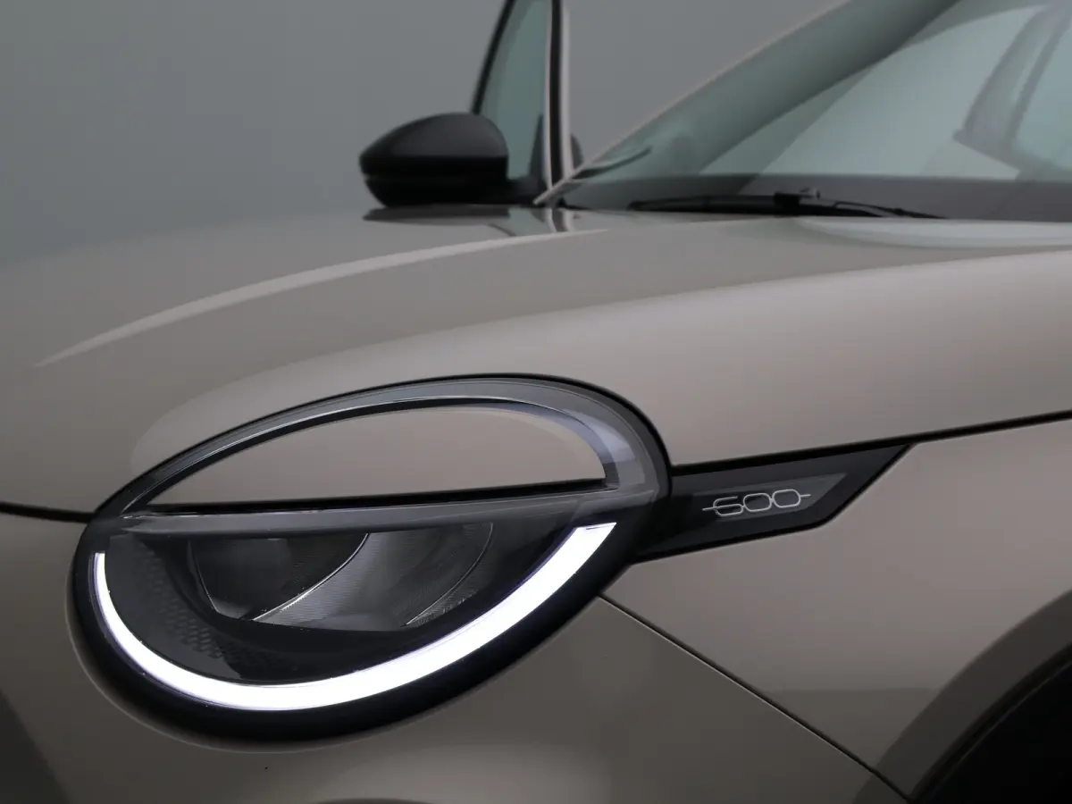 1.2 Hybrid Urban | Automaat | 17" LMV | PDC V+A | Camera | Clima | Stoelverwarming |