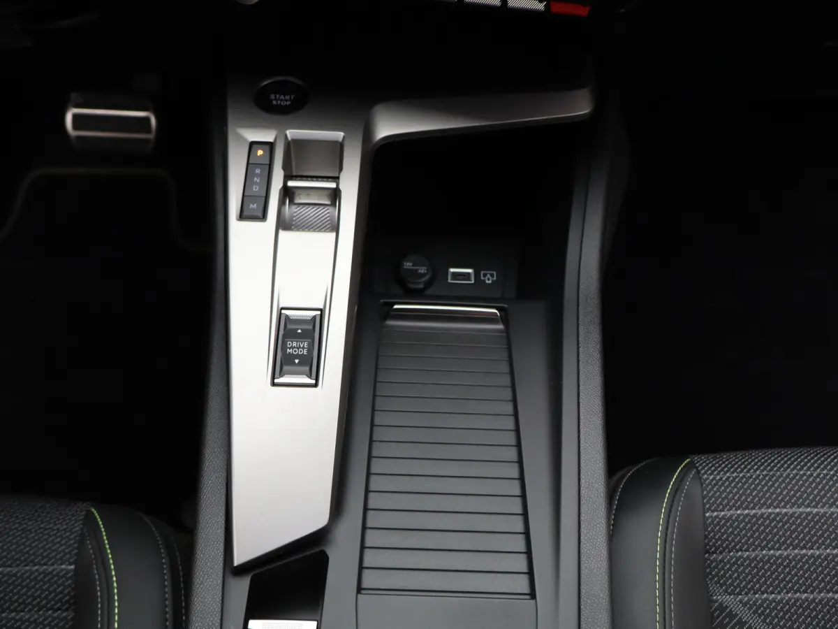 GT Hybrid 145 Apple Carplay | 8 Jaar Garantie | 360* Camera | PDC V+A | Dodehoekbewaking | 18" Lichtmetalen Velgen