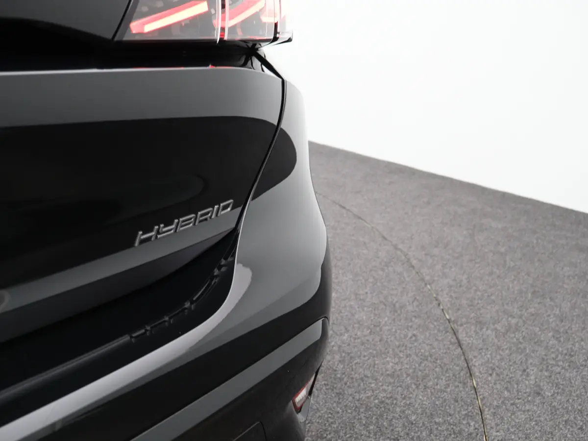 GT Hybrid 145 Apple Carplay | 8 Jaar Garantie | 360* Camera | PDC V+A | Dodehoekbewaking | 18" Lichtmetalen Velgen