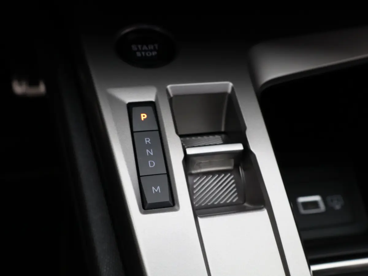 GT Hybrid 145 Apple Carplay | 8 Jaar Garantie | 360* Camera | PDC V+A | Dodehoekbewaking | 18" Lichtmetalen Velgen