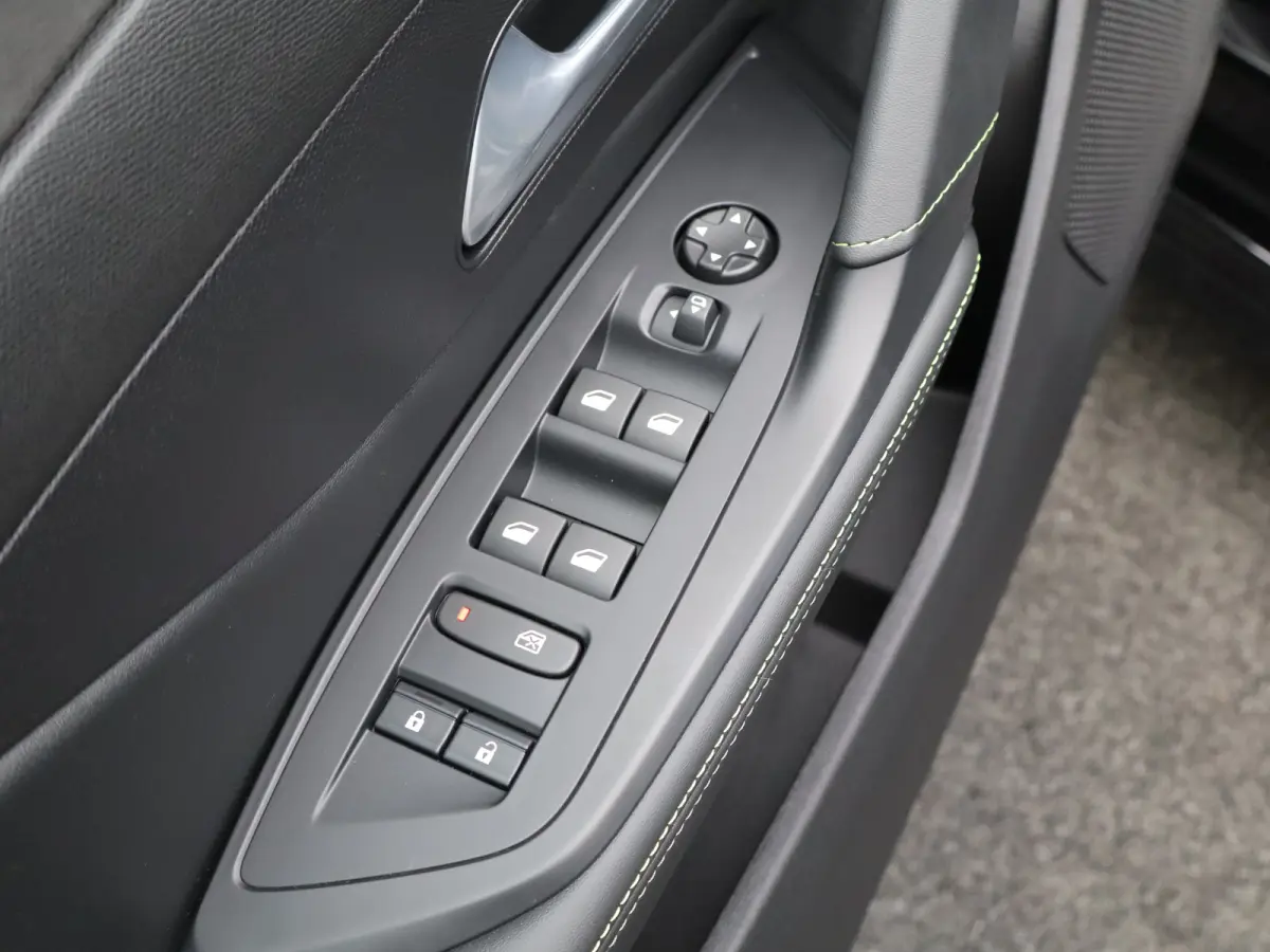 GT Hybrid 145 Apple Carplay | 8 Jaar Garantie | 360* Camera | PDC V+A | Dodehoekbewaking | 18" Lichtmetalen Velgen