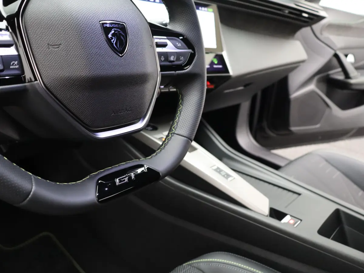 GT Hybrid 145 Apple Carplay | 8 Jaar Garantie | 360* Camera | PDC V+A | Dodehoekbewaking | 18" Lichtmetalen Velgen