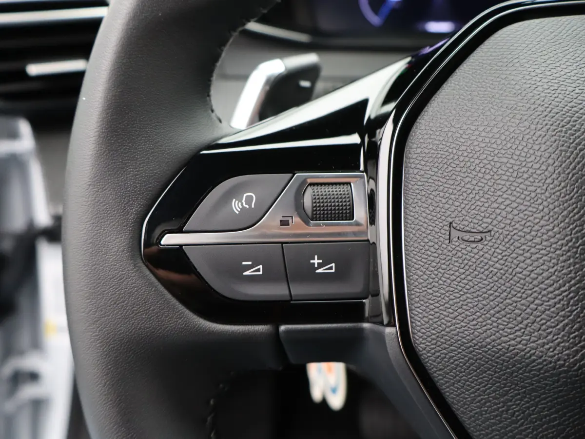 1.2 Hybrid 145 Allure | Apple Carplay | Camera | Adaptieve Cruise Control | Dodehoekdetectie | PDC V+A