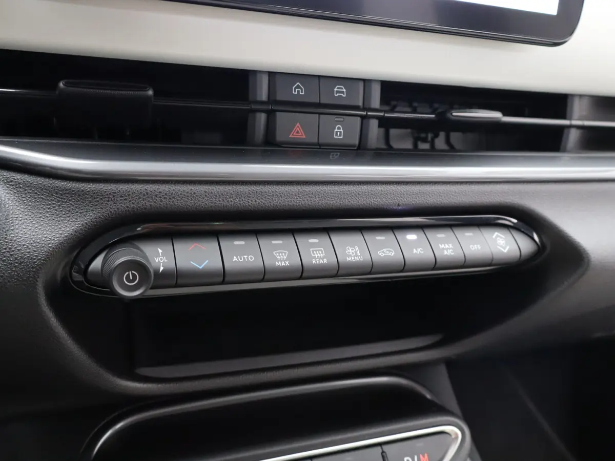 1.2 Hybrid La Prima | Camera | Steolverwarming | Elektrisch Verstelbare Bestuurdersstoel | Massagefunctie | Apple Carplay/Android Auto | Navigatie | Parkeersensoren Voor en Achter | Cruise C