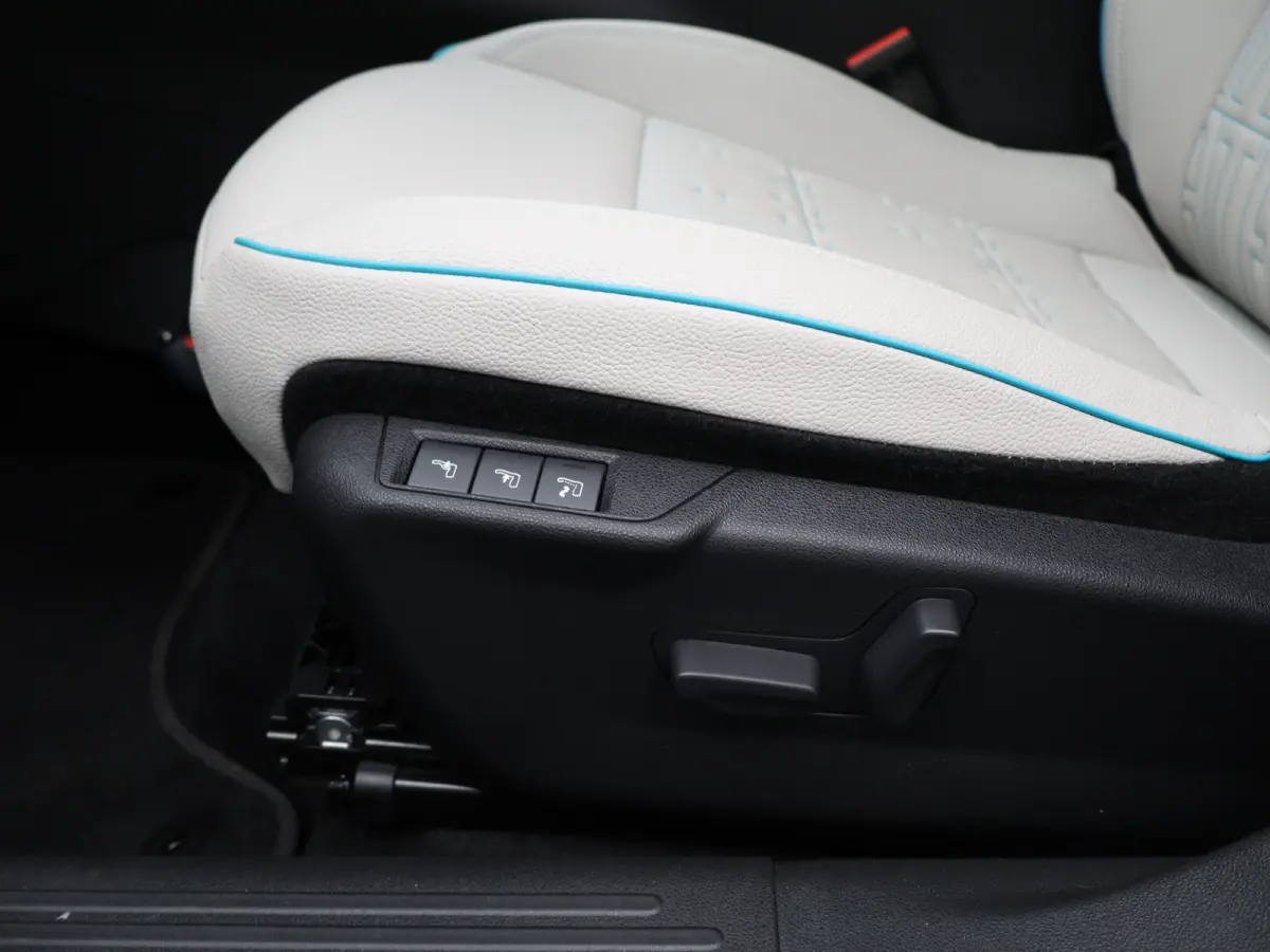 1.2 Hybrid La Prima | Camera | Steolverwarming | Elektrisch Verstelbare Bestuurdersstoel | Massagefunctie | Apple Carplay/Android Auto | Navigatie | Parkeersensoren Voor en Achter | Cruise C