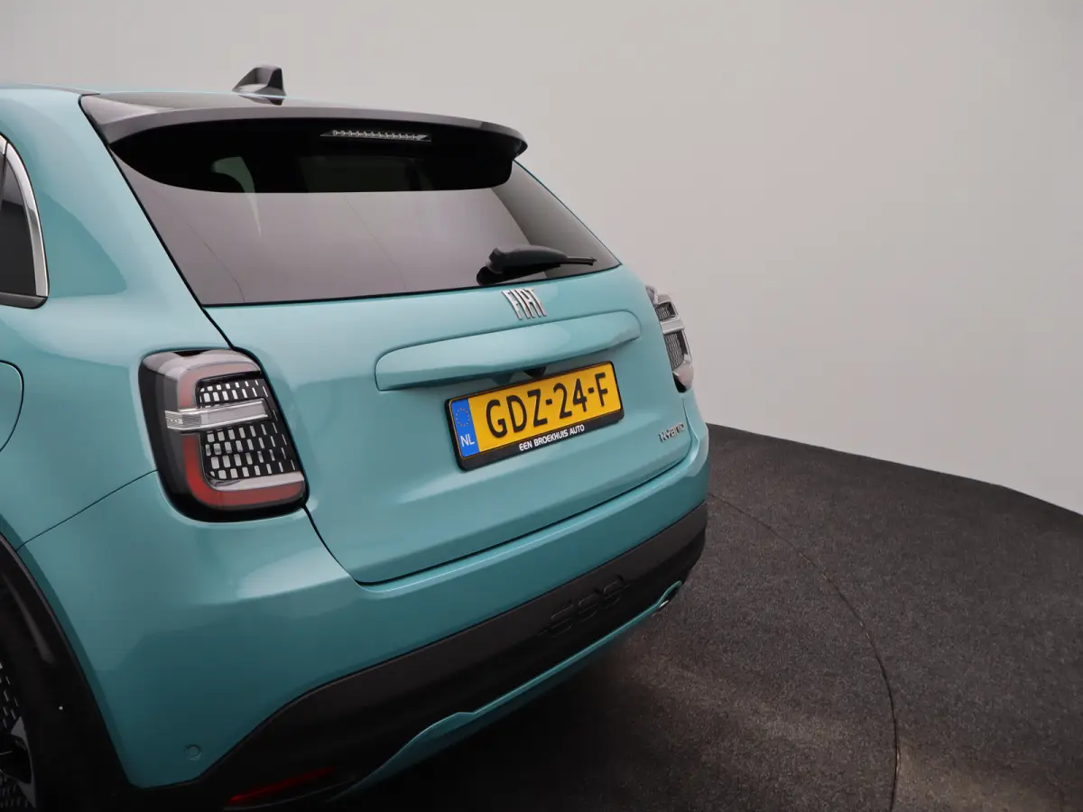 1.2 Hybrid La Prima | Camera | Steolverwarming | Elektrisch Verstelbare Bestuurdersstoel | Massagefunctie | Apple Carplay/Android Auto | Navigatie | Parkeersensoren Voor en Achter | Cruise C