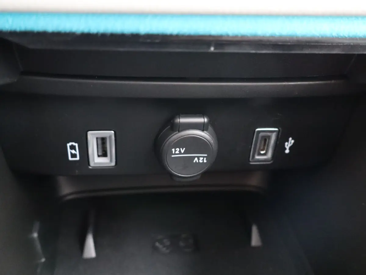 1.2 Hybrid La Prima | Camera | Steolverwarming | Elektrisch Verstelbare Bestuurdersstoel | Massagefunctie | Apple Carplay/Android Auto | Navigatie | Parkeersensoren Voor en Achter | Cruise C