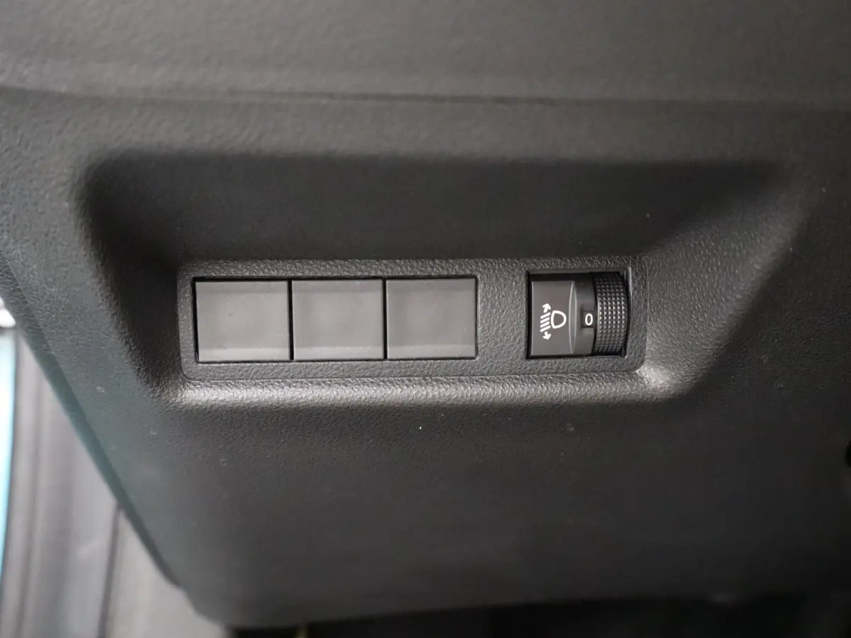 1.2 Hybrid La Prima | Camera | Steolverwarming | Elektrisch Verstelbare Bestuurdersstoel | Massagefunctie | Apple Carplay/Android Auto | Navigatie | Parkeersensoren Voor en Achter | Cruise C