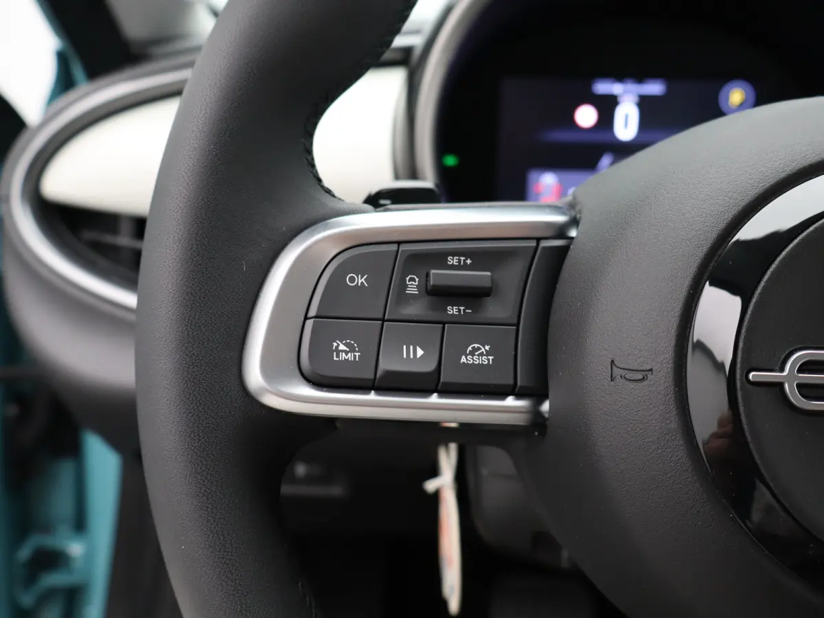1.2 Hybrid La Prima | Camera | Steolverwarming | Elektrisch Verstelbare Bestuurdersstoel | Massagefunctie | Apple Carplay/Android Auto | Navigatie | Parkeersensoren Voor en Achter | Cruise C