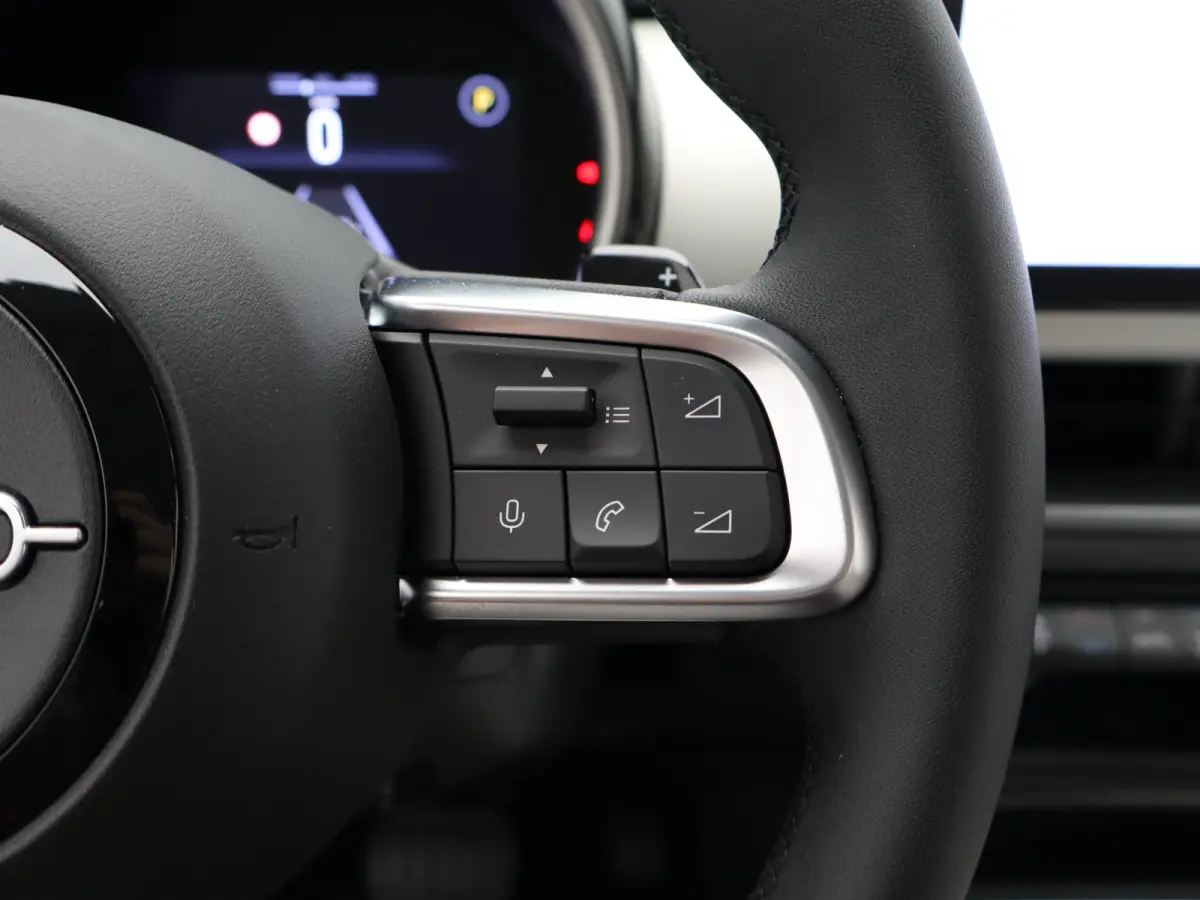 1.2 Hybrid La Prima | Camera | Steolverwarming | Elektrisch Verstelbare Bestuurdersstoel | Massagefunctie | Apple Carplay/Android Auto | Navigatie | Parkeersensoren Voor en Achter | Cruise C