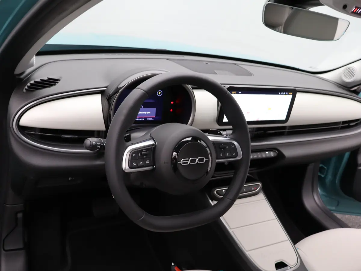 1.2 Hybrid La Prima | Camera | Steolverwarming | Elektrisch Verstelbare Bestuurdersstoel | Massagefunctie | Apple Carplay/Android Auto | Navigatie | Parkeersensoren Voor en Achter | Cruise C